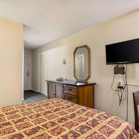 Rodeway Inn & Suites Ратон Екстериор снимка