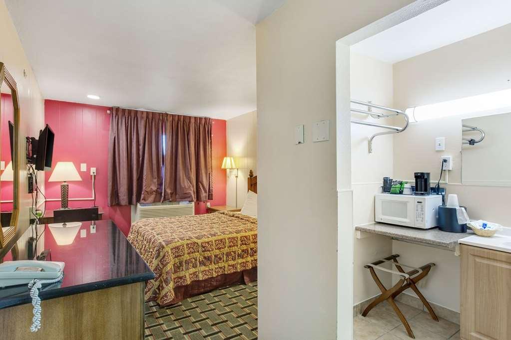 Rodeway Inn & Suites Ратон Стая снимка