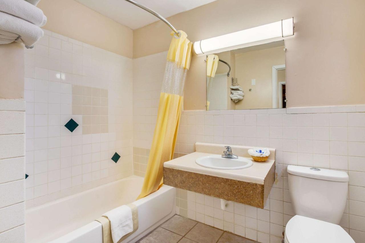 Rodeway Inn & Suites Ратон Екстериор снимка