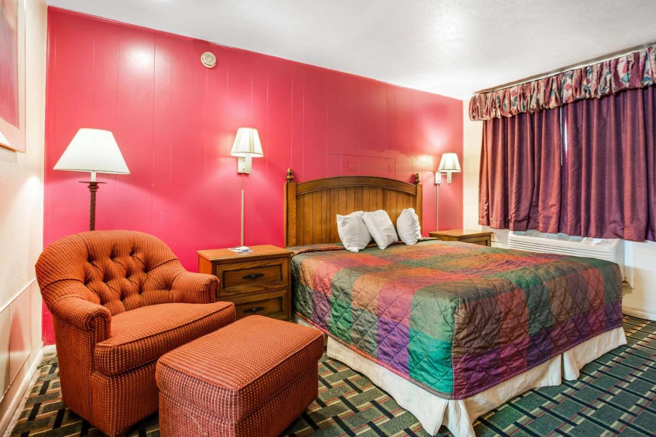Rodeway Inn & Suites Ратон Екстериор снимка